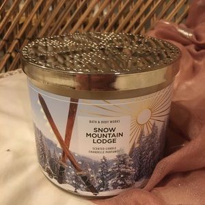 Bath and Body Works Candle Snow Mountain Lodge